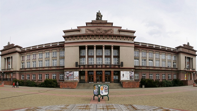 D�m kultury v Ostrov� je jednou z památek, která má �anci dostat se na seznam