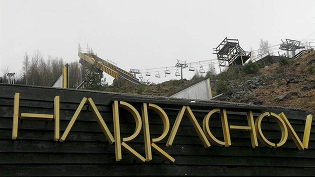 Harrachovské mstky ve stedu 9. prosince 2009 na první sníh teprve ekaly.