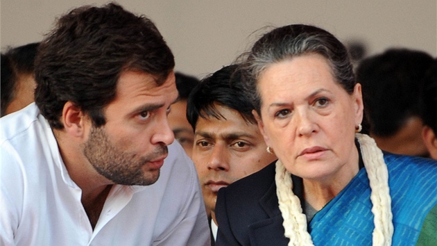 Ráhul Gándhí s matkou Soniou. Syn prezidentky  Indického národního kongresu se