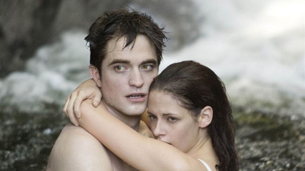 Páté místo patí herci Robertovi Pattinsonovi a jeho pítelkyni Kristen...