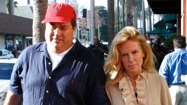Kim Basingerová v Beverly Hills (17. listopadu 2011)