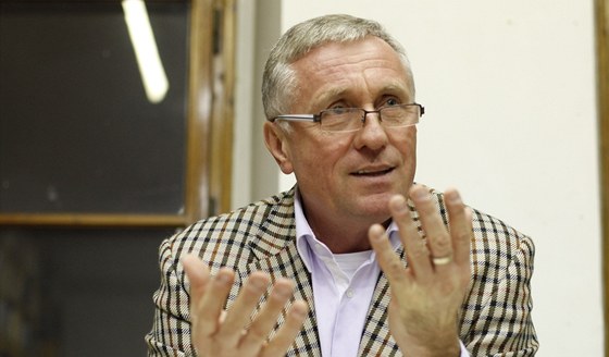 Janouek je jen "kmotíek", tvrdí expremiér Mirek Topolánek.
