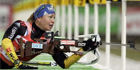 VÍTZKA. Nmecká biatlonistka Magdalena Neunerová vstává po stelb v závod