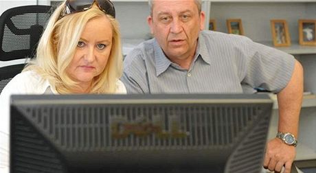 Hana Pohanová a Vít Prýgl pi on-line rozhovoru na iDNES.cz