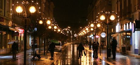 Vánon osvtlená vehlova ulice v Hradci Králové