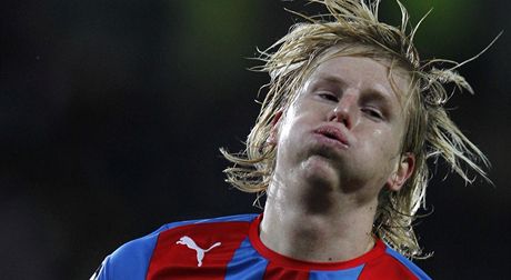 BYLA TO MAKAKA. Plzeský obránce Frantiek Rajtoral v prbhu zápasu s AC