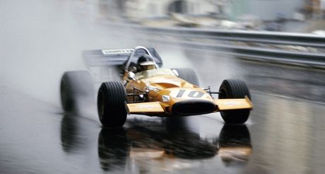 Peter Gethin ve voze McLaren-Ford bhem detivého závodu v Monaku v roce 1971. 