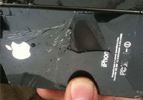 iPhone 4 po nehod v letadle