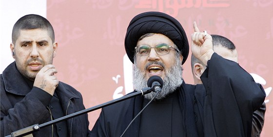 Šéf Hizballáhu Hasan Nasralláh mezi svými příznivci v Bejrútu (6. prosince...