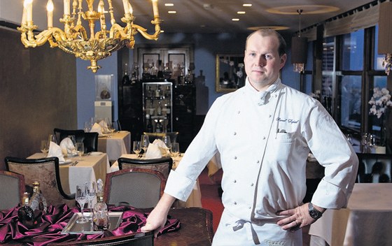 Šéfkuchař Pavel Sapík ukazuje interiér restaurace Terasa U Zlaté studně, která...