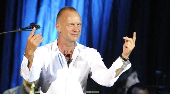 Sting při červencovém vystoupení ve Španělsku (2011)