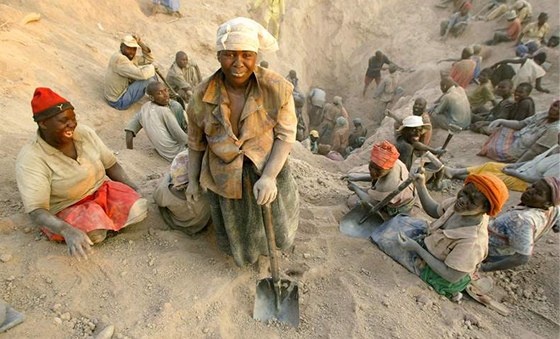 Diamantový důl v Marange na východě Zimbabwe. (listopad 2006)