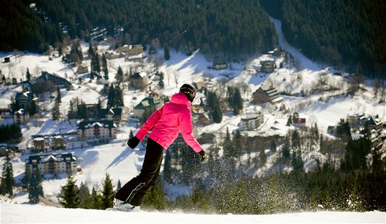 Lya srazil na Klínovci snowboardistku, nepomohl ji a ujel. Dívka utrpla váná zranní (ilustraní foto).