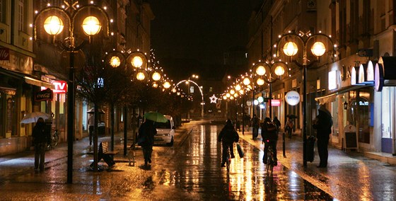 Vánon osvtlená vehlova ulice v Hradci Králové