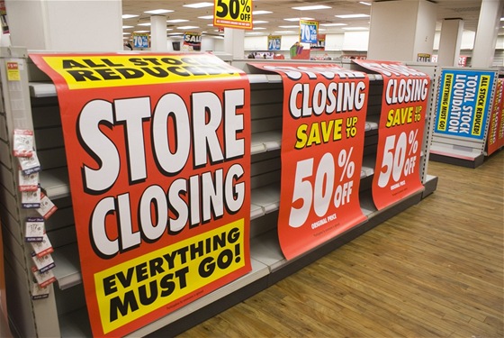 Zavřený obchod Woolworths ve městě Lancaster je jedním z důkazů finanční krize