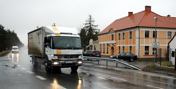 Obchvat Verub u Plzn je otevený, souástí stavby je úprava nebezpené