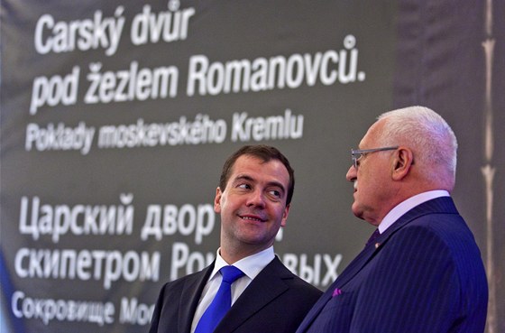 Dmitrij Medvedv a Václav Klaus zahájili výstavu Carský dvr pod ezlem