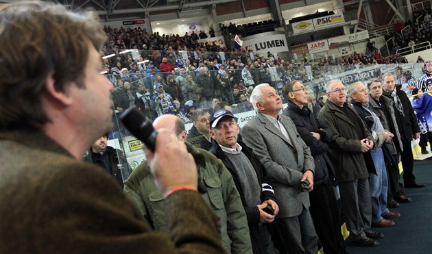 Rudolf Potsch (v �edém saku) jako jedna z legend brn�nské Komety