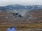 Evakuace raněných pomocí vrtulníku Mi-171Š během největšího letošního cvičení