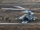 Evakuace raněných pomocí vrtulníku Mi-171Š během největšího letošního cvičení...