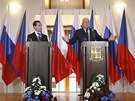 Dmitrij Medvedv a Václav Klaus na tiskové konferenci po podpisu smluv mezi