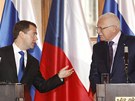 Dmitrij Medvedv a Václav Klaus na tiskové konferenci po podpisu smluv mezi...