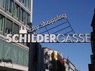 Populární nákupní ulice Schildergasse v Kolín nad Rýnem