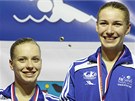 Aneta Pechancová (vpravo) a Martina Elhenická, trutnovské plavkyn