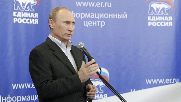Ruský premiér Vladimir Putin eká na výsledky parlamentních voleb. (4. prosince