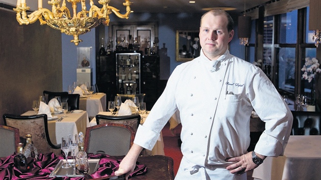 Šéfkuchař Pavel Sapík ukazuje interiér restaurace Terasa U Zlaté studně, která...