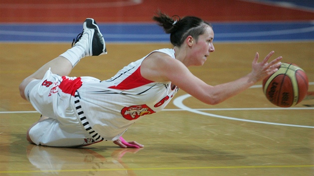 Krlovhradeck basketbalistka Kateina Zavzalov