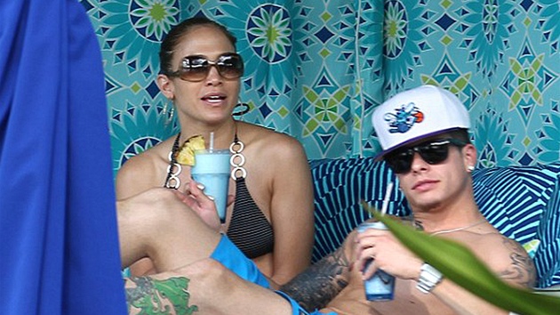 Jennifer Lopezová se svým zajíčkem Casperem na Havaji