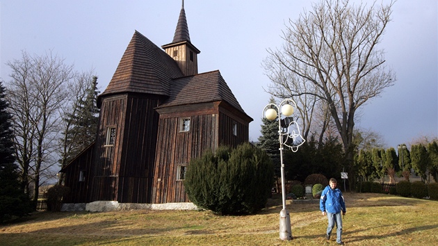 Vzácný devný kostelík v Hodslavicích na Novojiínsku se opt zaskvl v