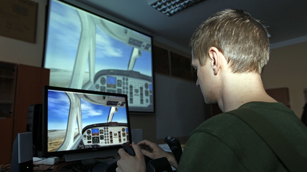 Centrum leteckho vcviku v Pardubicch bude uit americk piloty ltat na ruskch strojch.