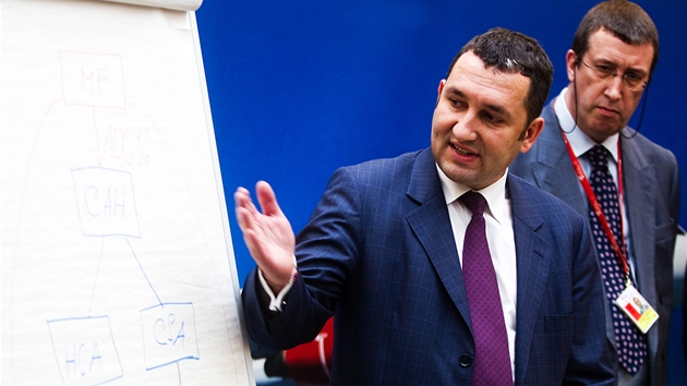 editel eského aeroholdingu Miroslav Dvoák (vlevo) a prezident SA Phillippe