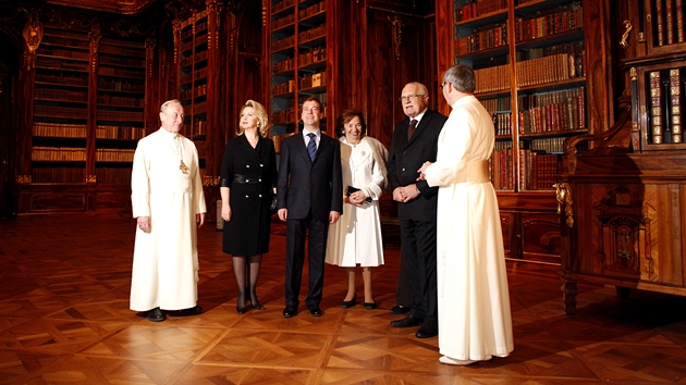 eský prezidentský pár Václav a Livie Klausovi s ruskými protjky Dmitrijem a...