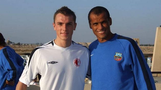 Slávista Petr Grajciar (vlevo) a Rivaldo b�hem soust�ed�ní v Dubaji