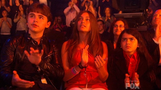 Paris Jacksonová se svými bratry v publiku amerického X Factoru
