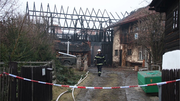 Velk por hospodskch budov u u znmho centra ochrnc prody Kosenka ve Valaskch Kloboukch zamstnal hasie zhruba na est hodin.