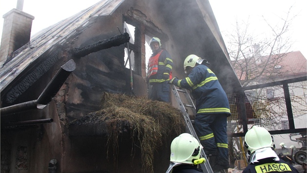 Velk por hospodskch budov u u znmho centra ochrnc prody Kosenka ve Valaskch Kloboukch zamstnal hasie zhruba na est hodin.