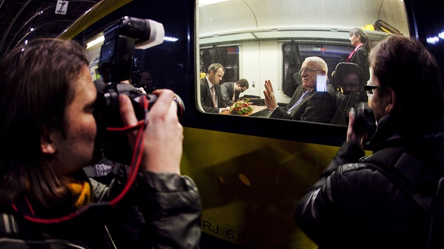 Prezident Václav Klaus se 6. prosince vypravil do Ostravy vlakem spolenosti...
