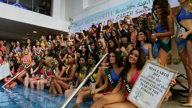 Finalistky Miss Earth 2011