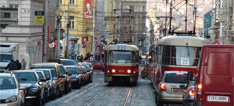Poslední tramvaj typu T3 na Vinohradech (19. prosinec 2011).