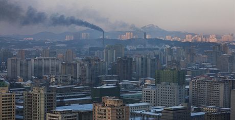 Metropole KLDR Pchjongjang (10. prosince 2011)