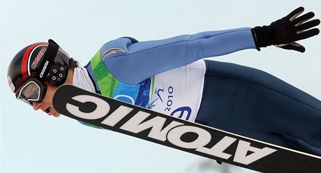 eský reprezentant Pavel Churavý pi letu v závod sdruená na olympijských