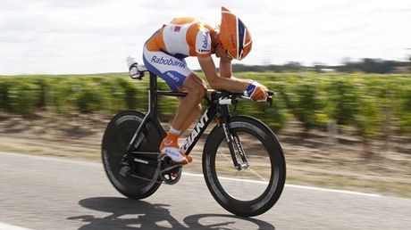 Rus Denis Meov piel o druhé místo z Tour de France 2010.