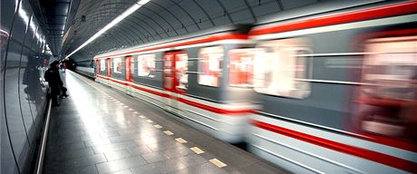 V metru se Praané dovolají pouze ve stanicích, v tunelech není signál. (Ilustraní snímek)