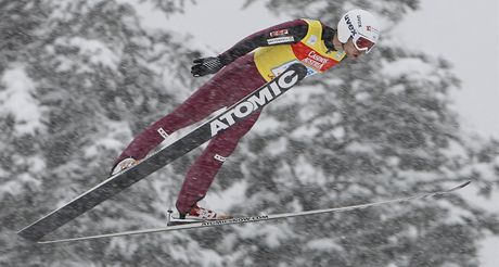 Francouzský sdruená Jason Lamy Chappuis ve skokanské ásti závodu v Seefeldu. 