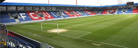 Zrekonstruovaný fotbalový stadion ve truncových sadech