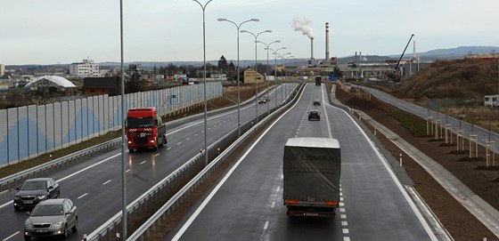 Povolená rychlost na dálničních přivaděčích u Plzně by se mohla zvýšit na 110 kilometrů za hodinu. Policie už o změnách jedná.